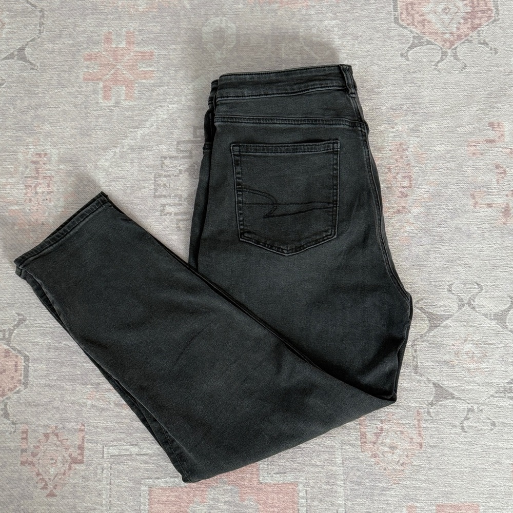 American Eagle Washed Black Mom Stretch Jeans | Size 16 Regular